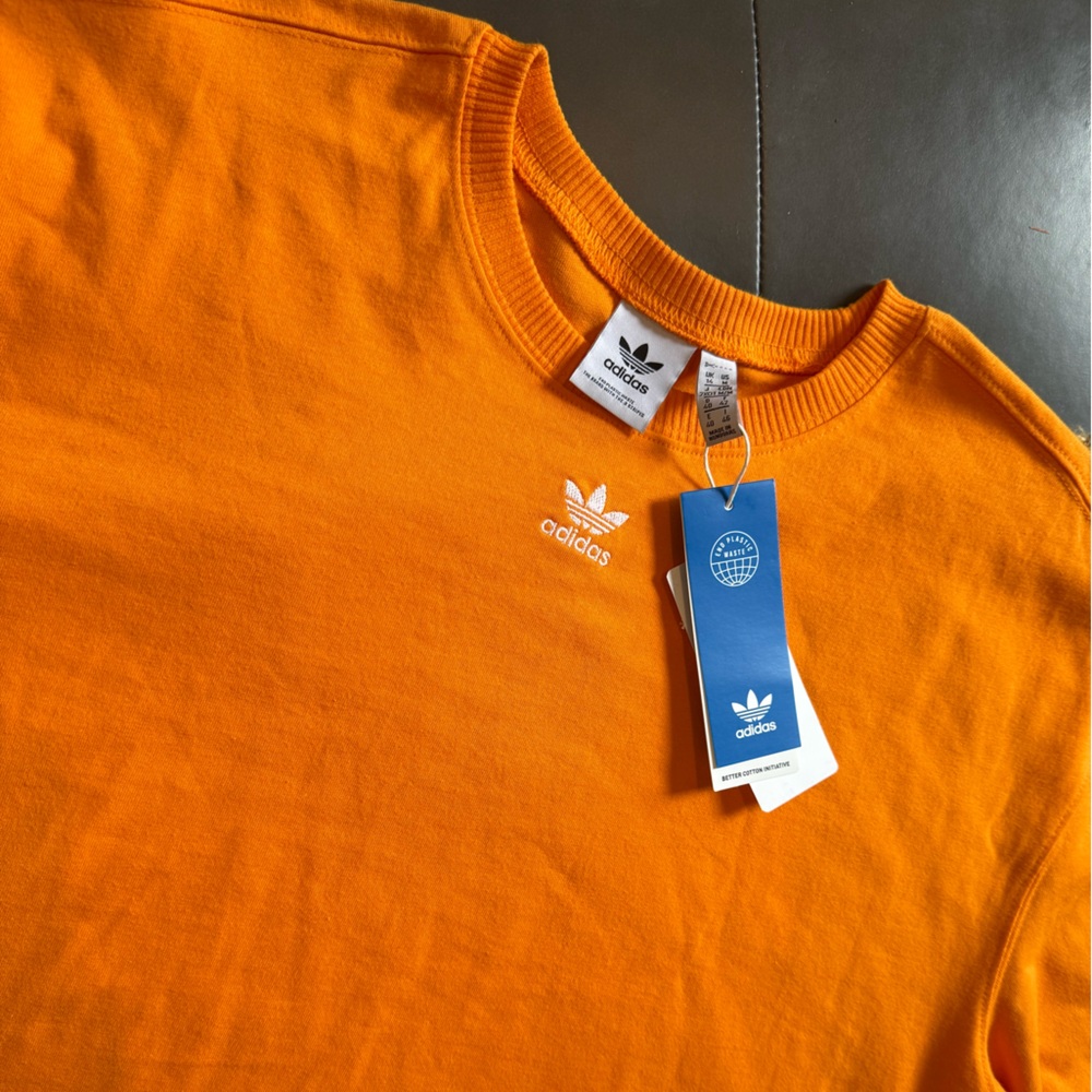 adidas Adicolor Essentials Tee NWT - image 2